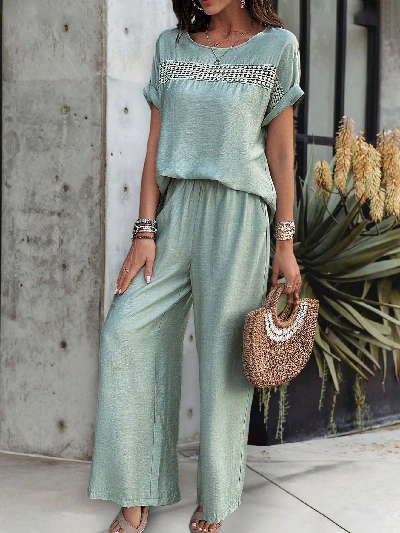 Conjunto Feminino Soltinho Calça e Blusa com Detalhe em Renda