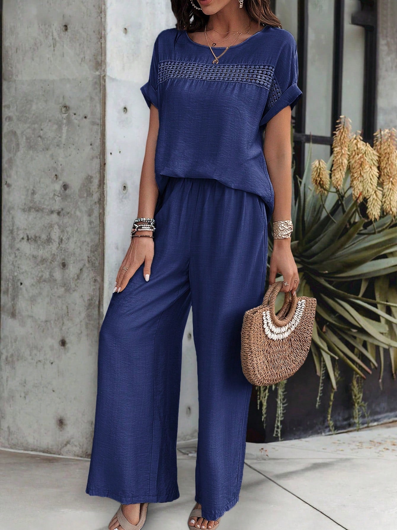 Conjunto Feminino Soltinho Calça e Blusa com Detalhe em Renda