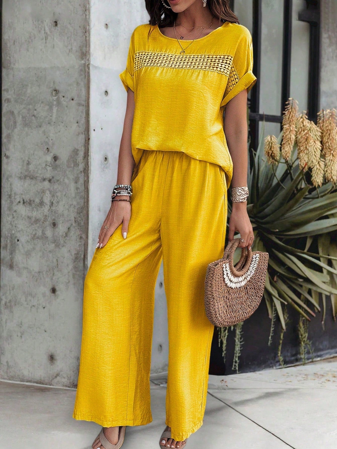 Conjunto Feminino Soltinho Calça e Blusa com Detalhe em Renda