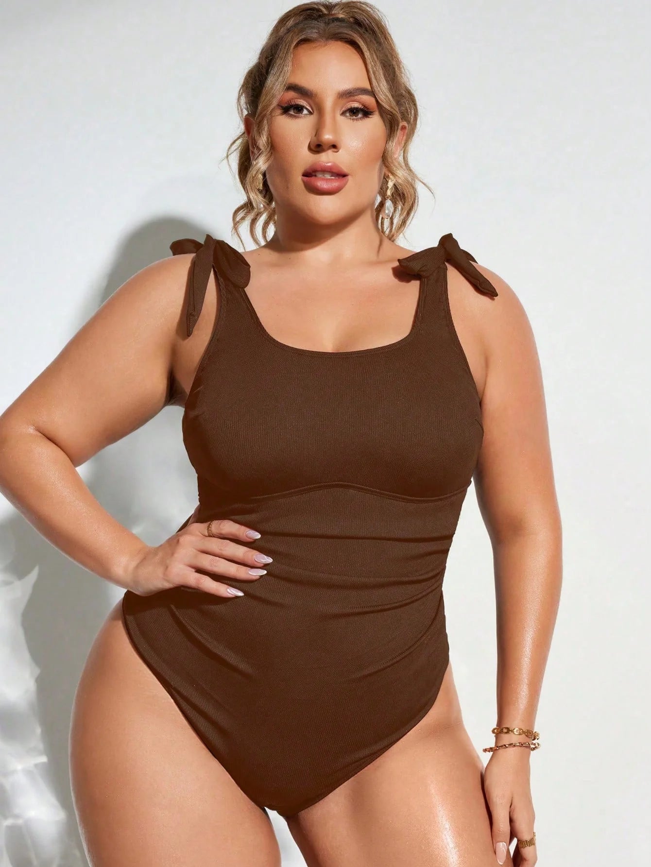 Maiô Plus Size Comportado com Laço no Ombro