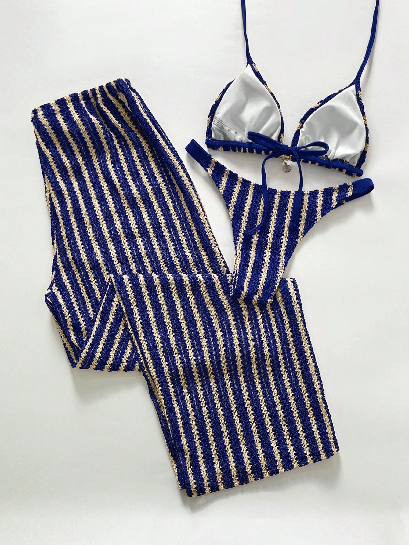 Biquíni de Crochê Listrado com Calça Saída de Praia