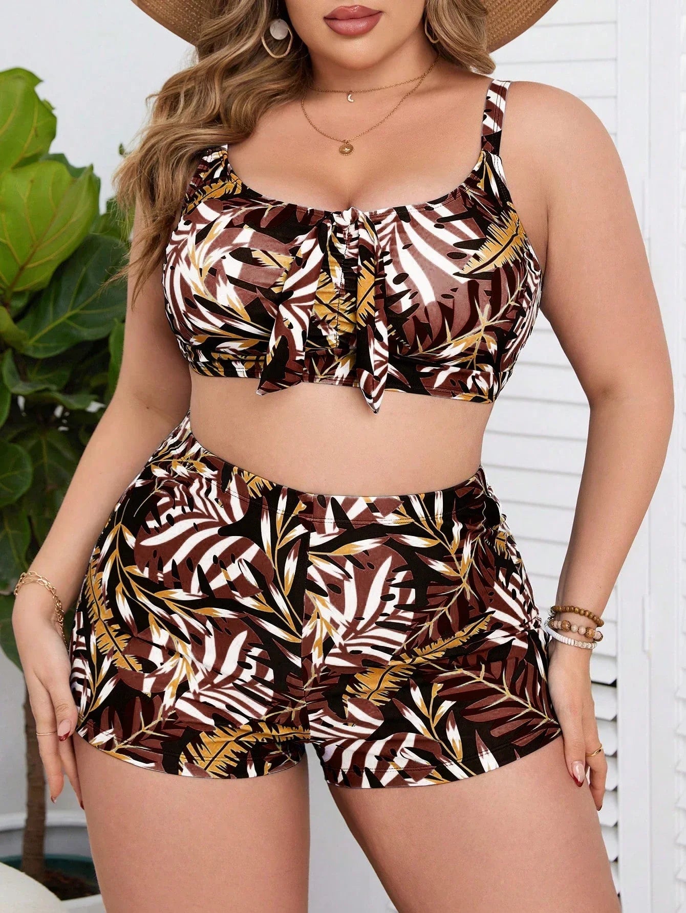 Biquíni Plus Size Alta Sustentação com Shortinho de Plantas